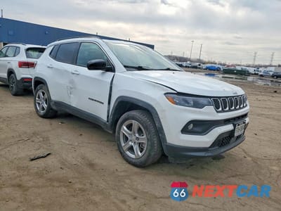 Czwarte zdjęcie samochodu z boku: 2024 JEEP COMPASS LATITUDE VIN:3C4NJDBNXRT599184 - miniatura