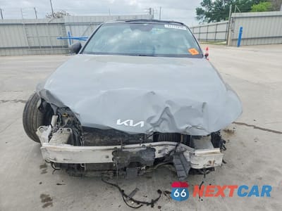 Piąte zdjęcie samochodu w środku: 2022 KIA K5 GT-LINE VIN:5XXG64J21NG126474 - miniatura
