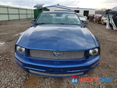 Piąte zdjęcie samochodu w środku: 2008 FORD MUSTANG VIN:1ZVHT80N385191218 - miniatura