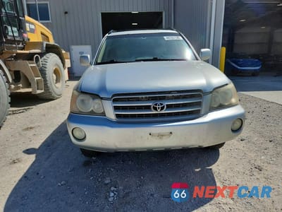 Piąte zdjęcie samochodu w środku: 2003 TOYOTA HIGHLANDER LIMITED VIN:JTEHF21A330156750 - miniatura