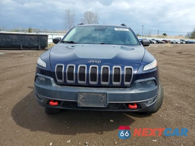 Piąte zdjęcie samochodu w środku: 2016 JEEP CHEROKEE TRAILHAWK VIN:1C4PJMBB2GW100111 - miniatura