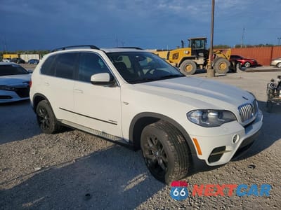 Czwarte zdjęcie samochodu z boku: 2013 BMW X5 XDRIVE35I VIN:5UXZV4C52D0B13043 - miniatura