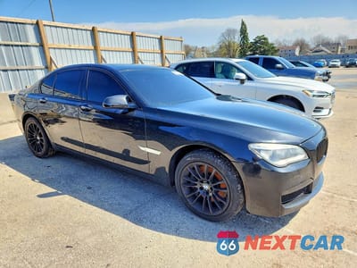 Czwarte zdjęcie samochodu z boku: 2014 BMW 750 I VIN:WBAYA8C55ED499865 - miniatura