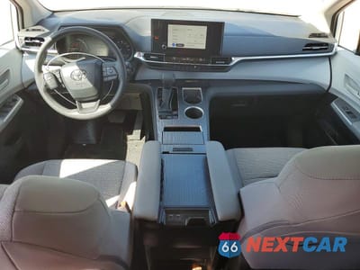 Zdjęcie 8 z 13 samochodu: 2025 TOYOTA SIENNA LE 8-PASSENGER VIN:5TDKRKEC0SS273078 - miniatura
