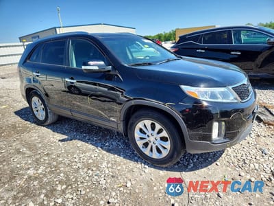 Czwarte zdjęcie samochodu z boku: 2014 KIA SORENTO EX VIN:5XYKUDA7XEG461370 - miniatura
