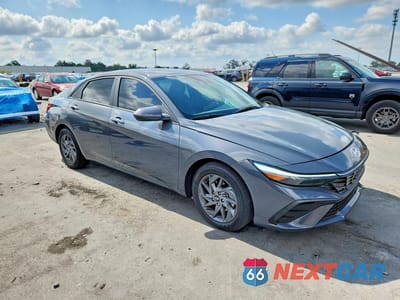 Czwarte zdjęcie samochodu z boku: 2024 HYUNDAI ELANTRA SEL VIN:KMHLM4DG9RU773244 - miniatura