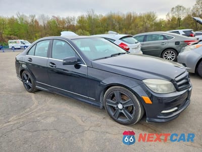 Czwarte zdjęcie samochodu z boku: 2011 MERCEDES-BENZ C 300 4MATIC VIN:WDDGF8BB5BR138132 - miniatura