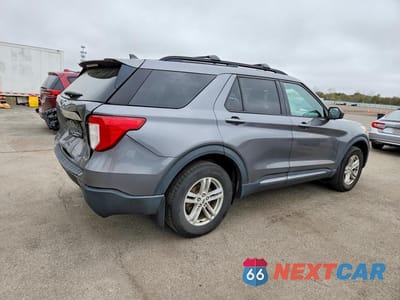 Trzecie zdjęcie samochodu z tyłu: 2021 FORD EXPLORER XLT VIN:1FMSK8DH1MGC14893 - miniatura