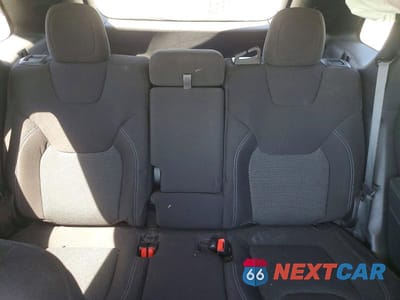 Zdjęcie 10 z 13 samochodu: 2021 JEEP CHEROKEE LATITUDE VIN:1C4PJLCB0MD113195 - miniatura