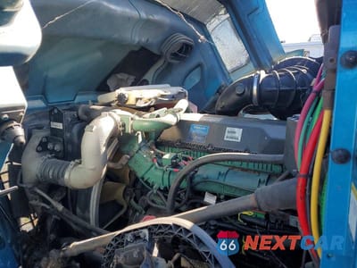 Zdjęcie 7 z 10 samochodu: 2015 VOLVO VN VNL VIN:4V4NC9EH3FN916851 - miniatura