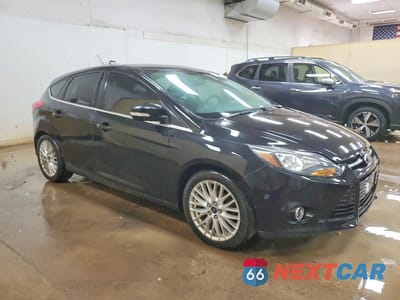 Czwarte zdjęcie samochodu z boku: 2013 FORD FOCUS TITANIUM VIN:1FADP3N24DL304015 - miniatura