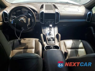 Zdjęcie 8 z 11 samochodu: 2011 PORSCHE CAYENNE S VIN:WP1AB2A25BLA54243 - miniatura