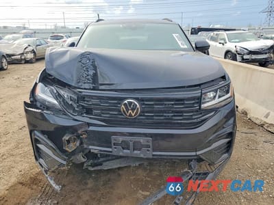 Piąte zdjęcie samochodu w środku: 2023 VOLKSWAGEN ATLAS CROSS SPORT SEL R-LINE VIN:1V2SC2CA1PC220478 - miniatura