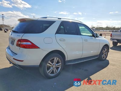 Trzecie zdjęcie samochodu z tyłu: 2013 MERCEDES-BENZ ML 350 4MATIC VIN:4JGDA5HB6DA117174 - miniatura