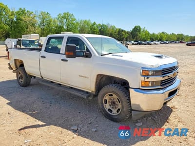 Czwarte zdjęcie samochodu z boku: 2018 CHEVROLET SILVERADO C2500 HEAVY DUTY VIN:1GC1CUEY6JF119011 - miniatura