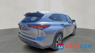 Czwarte zdjęcie samochodu z boku: 2023 TOYOTA HIGHLANDER XLE VIN:5TDKDRAH8PS006867 - miniatura