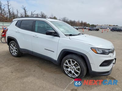 Czwarte zdjęcie samochodu z boku: 2022 JEEP COMPASS LATITUDE LUX VIN:3C4NJDFB1NT204562 - miniatura
