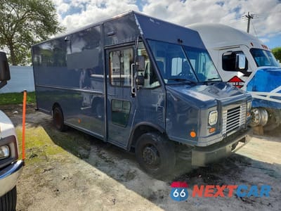 Czwarte zdjęcie samochodu z boku: 2021 FORD F59 DELIVERY TRUCK VIN:1F65F5KN5M0A01728 - miniatura