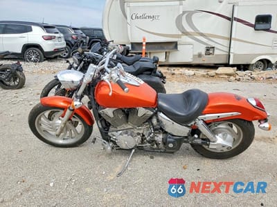 Trzecie zdjęcie samochodu z tyłu: 2006 HONDA VTX1300 C VIN:1HFSC55006A204814 - miniatura