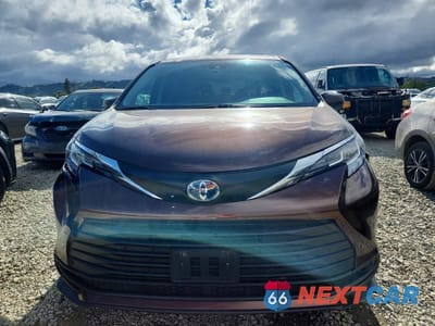 Piąte zdjęcie samochodu w środku: 2022 TOYOTA SIENNA LE VIN:5TDKRKEC5NS094619 - miniatura
