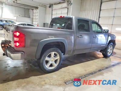 Trzecie zdjęcie samochodu z tyłu: 2010 CHEVROLET SILVERADO K1500 LS VIN:3GCRKREA8AG266614 - miniatura