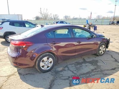 Trzecie zdjęcie samochodu z tyłu: 2017 KIA FORTE LX VIN:3KPFK4A70HE120049 - miniatura