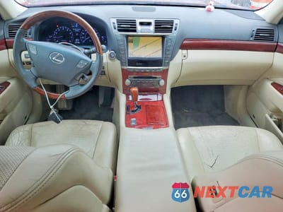 Zdjęcie 8 z 12 samochodu: 2012 LEXUS LS 460 VIN:JTHBL5EF5C5112776 - miniatura