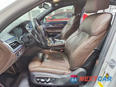 Zdjęcie 7 z 12 samochodu: 2016 BMW 740 I VIN:WBA7E2C57GG714497 - miniatura
