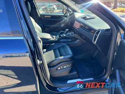 Piąte zdjęcie samochodu w środku: 2020 PORSCHE CAYENNE VIN:WP1AA2AY4LDA09748 - miniatura