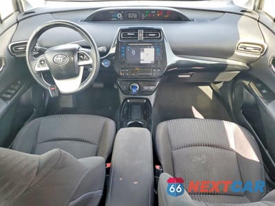 Zdjęcie 8 z 12 samochodu: 2017 TOYOTA PRIUS THREE VIN:JTDKARFU4H3536125 - miniatura