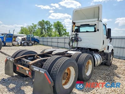 Czwarte zdjęcie samochodu z boku: 2019 INTERNATIONAL LT625 SEMI TRUCK VIN:3HCDZTZR5KL732417 - miniatura