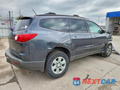 Trzecie zdjęcie samochodu z tyłu: 2012 CHEVROLET TRAVERSE LS VIN:1GNKRFED1CJ373261 - miniatura