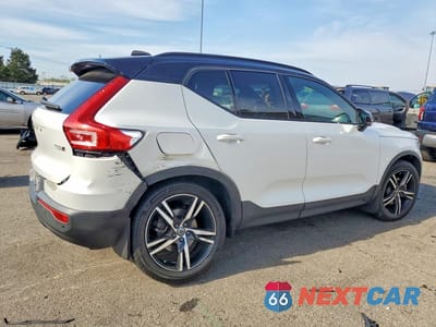 Trzecie zdjęcie samochodu z tyłu: 2019 VOLVO XC40 T5 R-DESIGN VIN:YV4162UM9K2150463 - miniatura