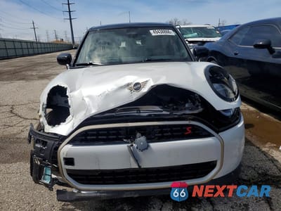 Piąte zdjęcie samochodu w środku: 2025 MINI COOPER S VIN:WMW53GD08S2W88625 - miniatura