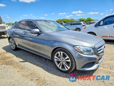 Czwarte zdjęcie samochodu z boku: 2017 MERCEDES-BENZ C 300 VIN:55SWF4JB9HU232835 - miniatura