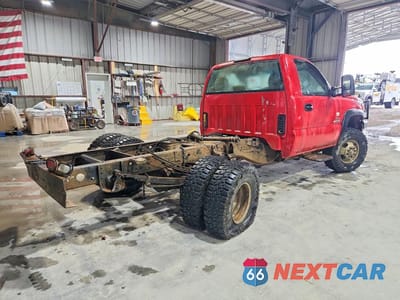 Trzecie zdjęcie samochodu z tyłu: 2003 CHEVROLET SILVERADO K3500 VIN:1GBJK34113E247395 - miniatura