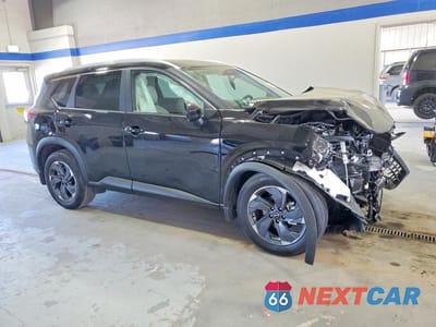 Czwarte zdjęcie samochodu z boku: 2025 NISSAN ROGUE SV VIN:5N1BT3BA2SC854766 - miniatura