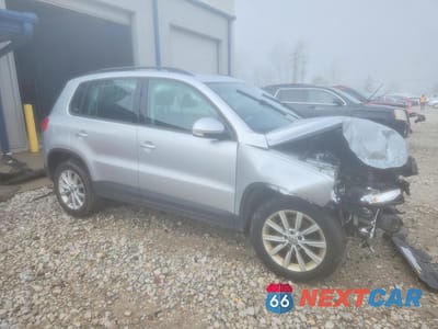 Czwarte zdjęcie samochodu z boku: 2018 VOLKSWAGEN TIGUAN LIMITED VIN:WVGBV7AX3JK002891 - miniatura