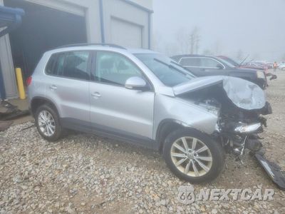 Czwarte zdjęcie samochodu z boku: 2018 VOLKSWAGEN TIGUAN LIMITED VIN:WVGBV7AX3JK002891 - miniatura
