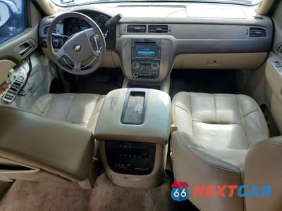 Zdjęcie 8 z 13 samochodu: 2014 CHEVROLET SUBURBAN K1500 LT VIN:1GNSKJE74ER179782 - miniatura