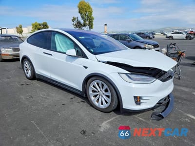 Czwarte zdjęcie samochodu z boku: 2016 TESLA MODEL X VIN:5YJXCAE22GF002687 - miniatura