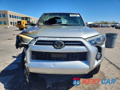 Piąte zdjęcie samochodu w środku: 2020 TOYOTA 4RUNNER SR5 PREMIUM VIN:JTEBU5JR2L5785602 - miniatura