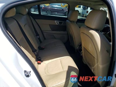 Zdjęcie 10 z 12 samochodu: 2015 JAGUAR XF 2.0T PREMIUM VIN:SAJWA0FS8FPU78748 - miniatura
