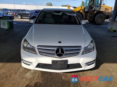 Piąte zdjęcie samochodu w środku: 2012 MERCEDES-BENZ C 300 4MATIC VIN:WDDGF8BB0CR238124 - miniatura