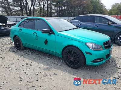 Czwarte zdjęcie samochodu z boku: 2013 MERCEDES-BENZ C 300 4MATIC VIN:WDDGF8AB9DR295960 - miniatura