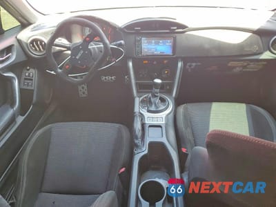 Zdjęcie 8 z 13 samochodu: 2017 TOYOTA 86 BASE VIN:JF1ZNAA1XH8701203 - miniatura