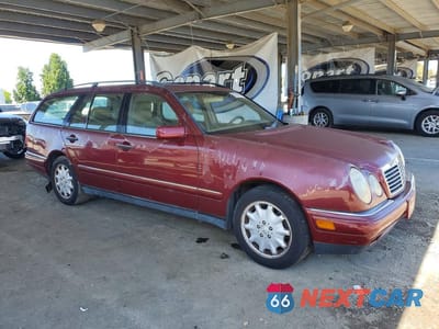 Czwarte zdjęcie samochodu z boku: 1999 MERCEDES-BENZ E 320 VIN:WDBJH65F0XA902065 - miniatura