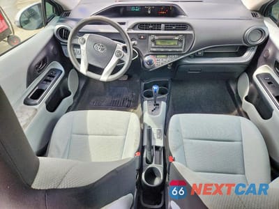 Zdjęcie 8 z 12 samochodu: 2013 TOYOTA PRIUS C ONE VIN:JTDKDTB36D1047118 - miniatura
