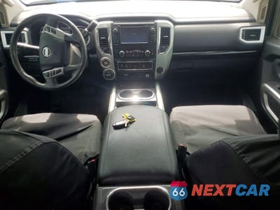 Zdjęcie 8 z 12 samochodu: 2018 NISSAN TITAN XD SV VIN:1N6BA1F4XJN546201 - miniatura