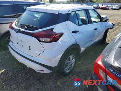 Trzecie zdjęcie samochodu z tyłu: 2022 NISSAN KICKS S VIN:3N1CP5BV9NL526381 - miniatura